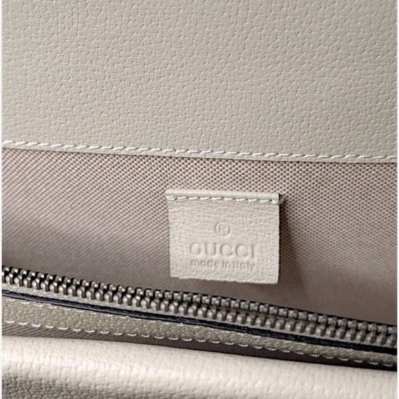 Gucci White Leather Shoulder Bag with Metal Accent - Picture 6 of 10